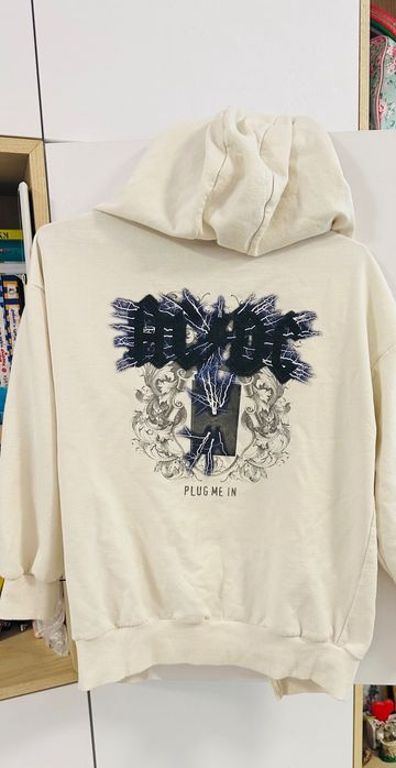 Детска грейка и три различни суитшърти