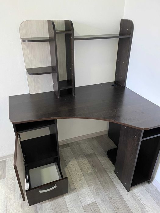 Продам угловой стол компьютерный