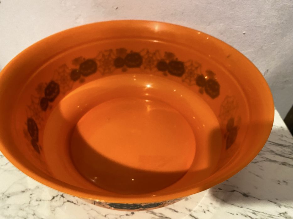 Продавам купа за лакомства