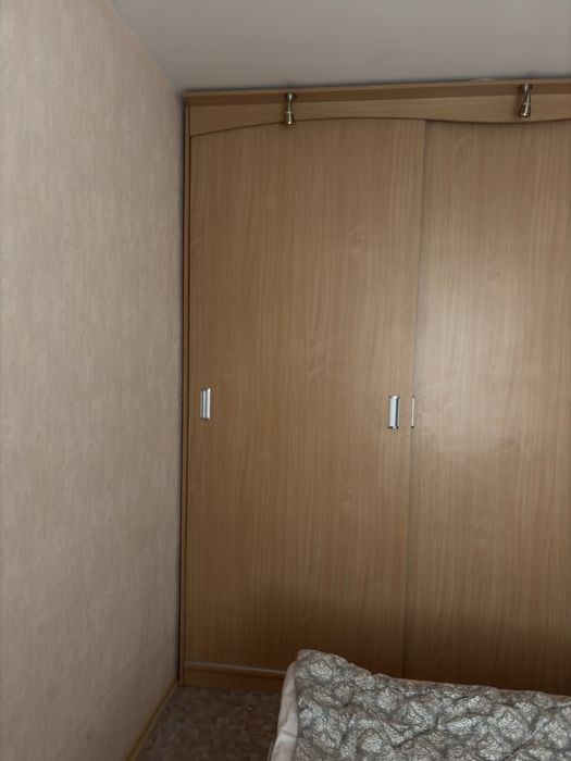 Кровать двуспальная и шкаф