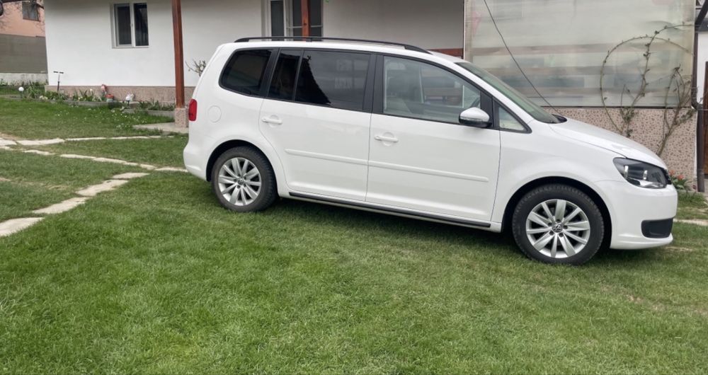 VOLKSWAGEN Touran 0 — imagine 3