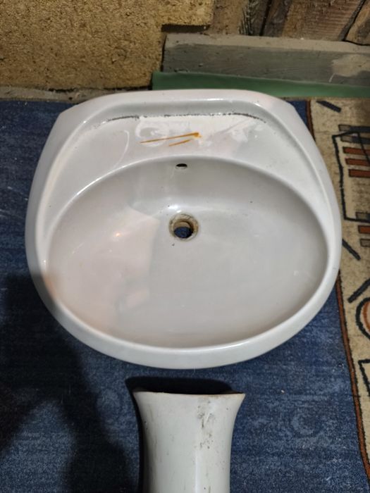 Продам раковину с пьедесталом