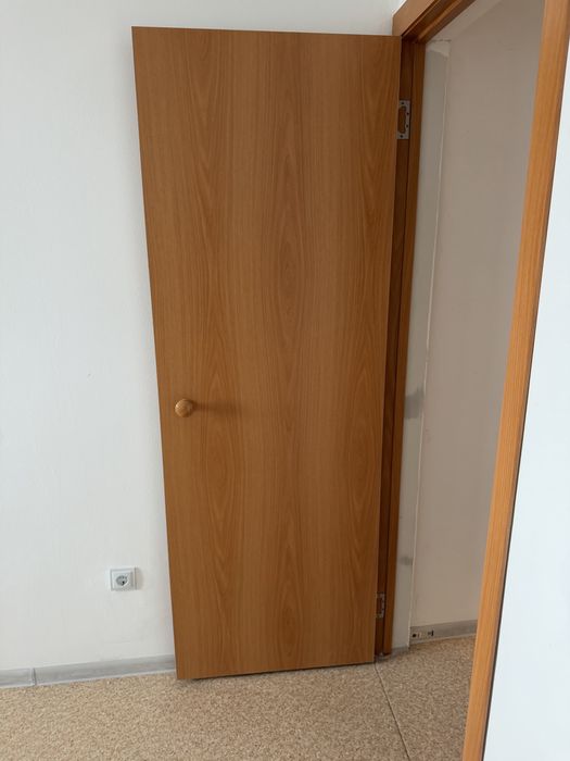 Продам 4 межкомнатные двери