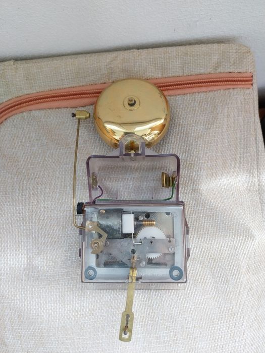 Mecanism ceas perete