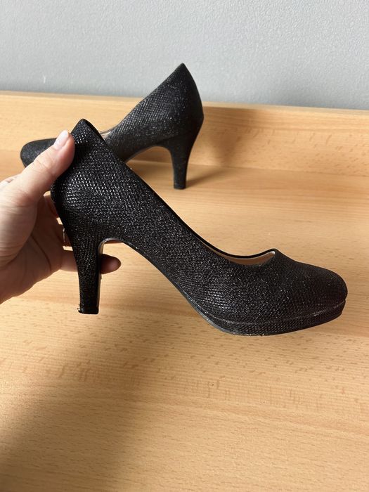 Обувки с висок ток