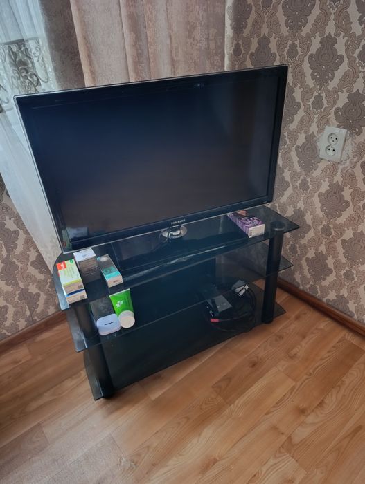 телевизор с подставкой
