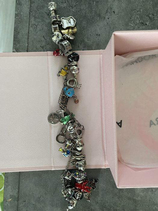 Vând brățară pandora limited ed + full pandantive