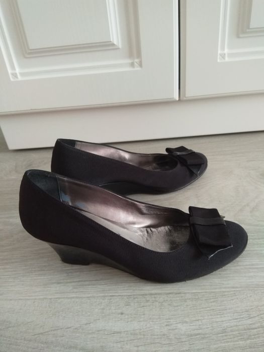 Vând pantofi negri, eleganți, material textil, mărimea 37