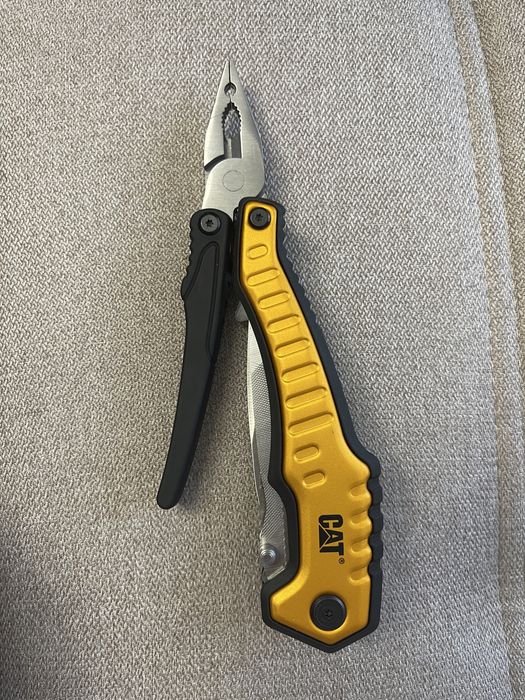 Cutit multifunctional Caterpillar