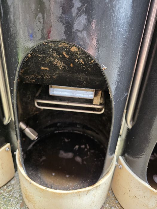 Vând hrănitoare pentru porci