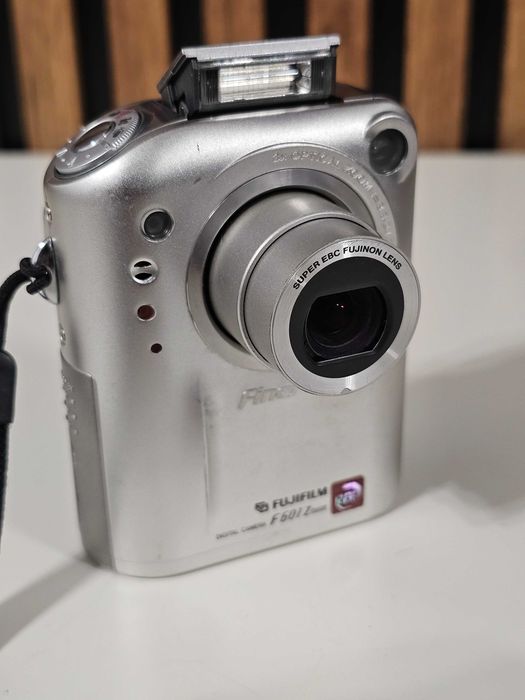 Y2K rar Aparat foto digital compact Fujifilm F601 Zoom 3.1MP 3xZoom