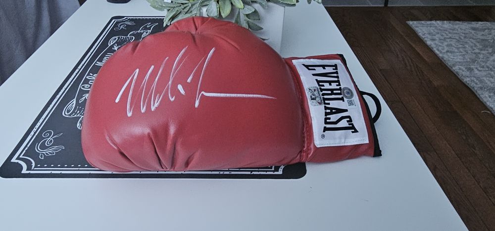 Manusa box autograph tyson