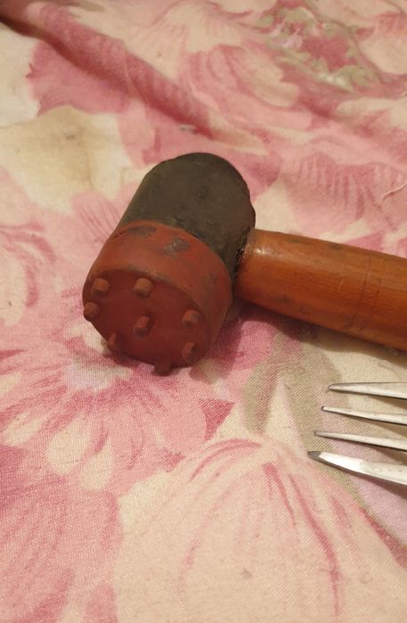 Продам молоток мастера 80-/го уровня, новый.