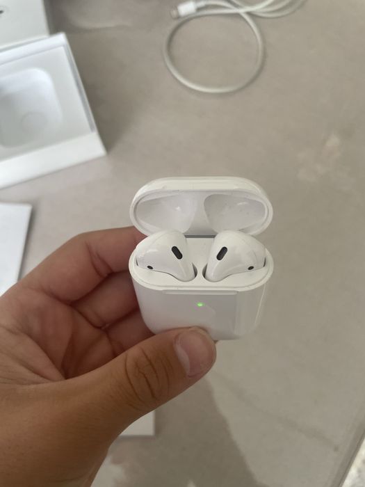 Продам AIRPODS 1 original