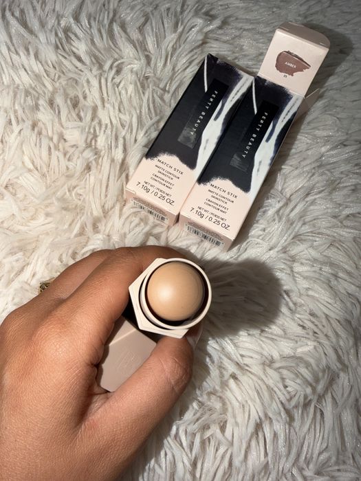 Fenty Beauty Match Stix Matte Contour Skinstick – Nuanța Amber 01