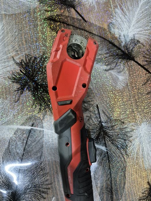 Masina de taiat tevi Milwaukee M  12
