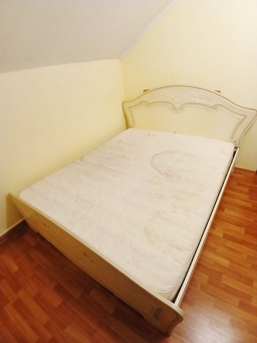 Двуспальная кровать