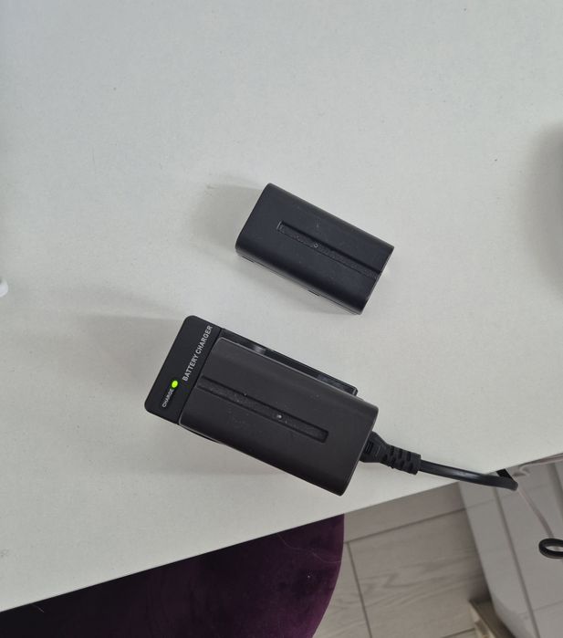 Vând 2 lămpi LED profesionale pentru foto-video – Godox și GVM