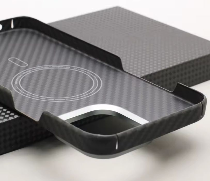 Кейс карбон Iphone 16 Pro