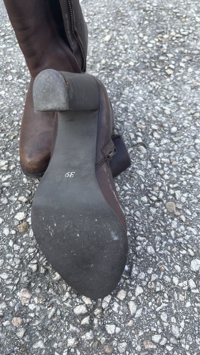 Ботуши Бенетон. Много топли, удобни и меки. Цена- 15 лева. Почти нови.