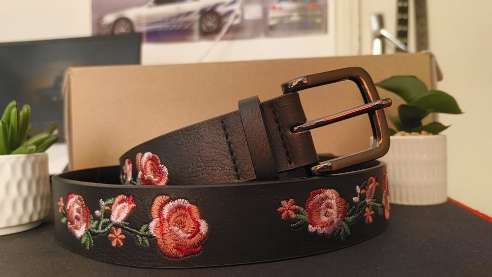 Curea cu motive florale