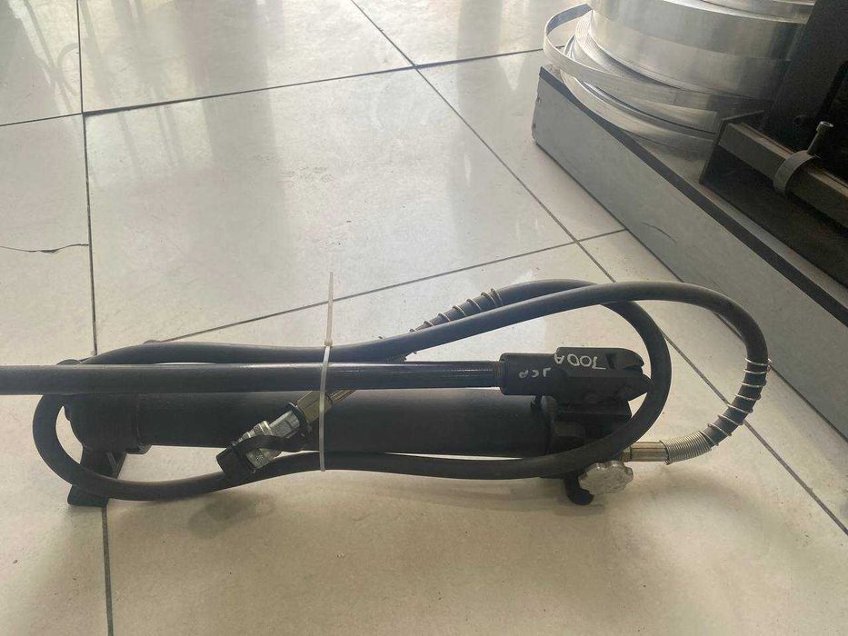 Помпа гидравлическая ручная  JCP-700A