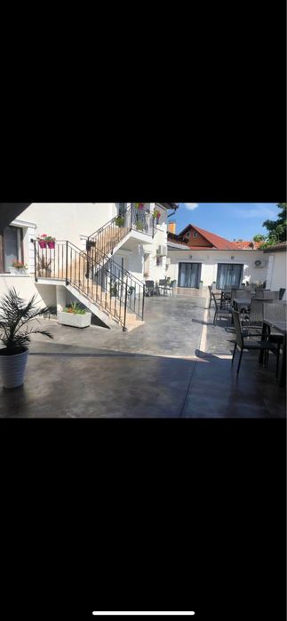 Pensiune cu restaurant si terasa 200 locuri,cladire separata cu doua spatii comerciale de 300m/2 si pod de 300m/2 si casa de locuit