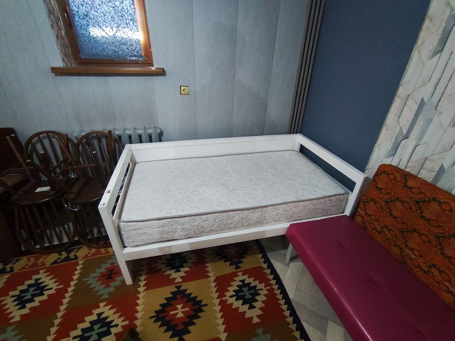 Кровать детская с матрасом