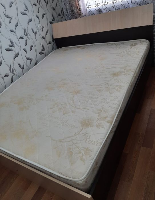 Двуспальная кровать