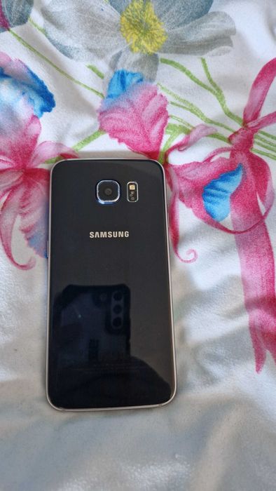 Vand Telefon Samsung S6 cu 4G/LTE 3GB RAM 32GB !! Liber Retea !! 250lei