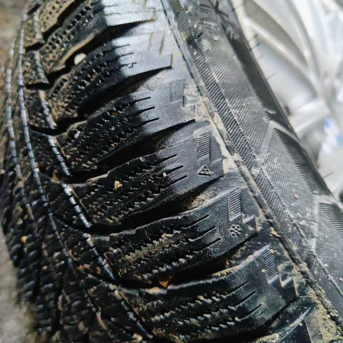 Продам диски с месте зимний покрышками