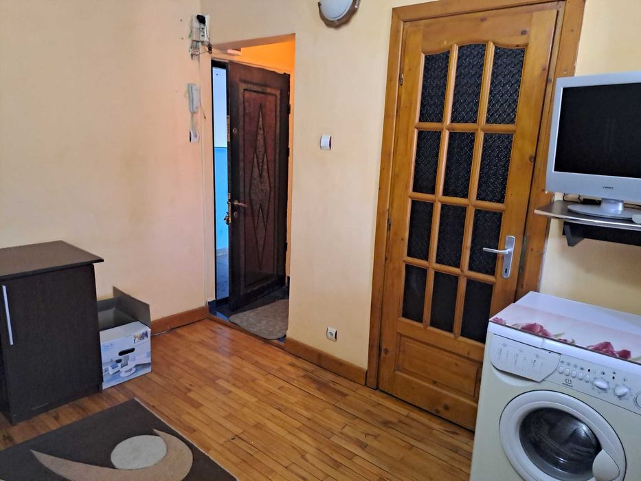 Închiriez garsoniera in Oradea Str. Lapusului 13, parter