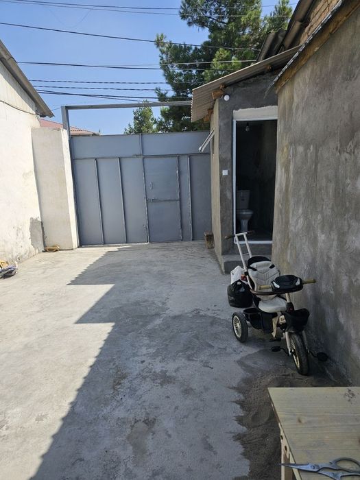 Uy sotiladi srochna arzonga