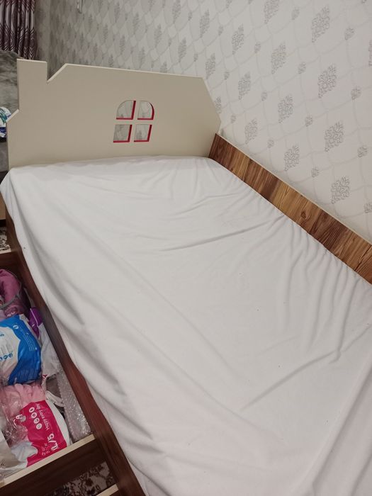 Подростковый кровать домик