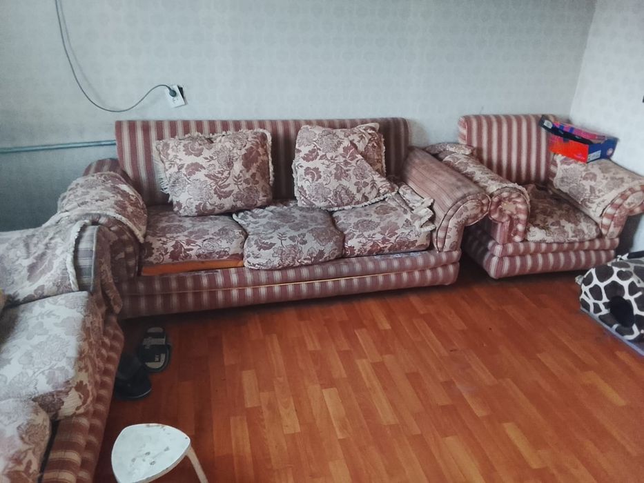 Отдам мягкий уголок Б/У