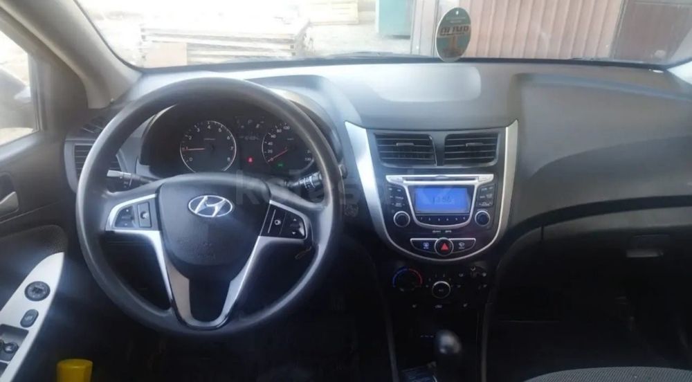 Хюндай акцент 2013г.в. об 1,4.