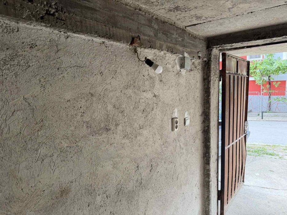 Гараж под болницата