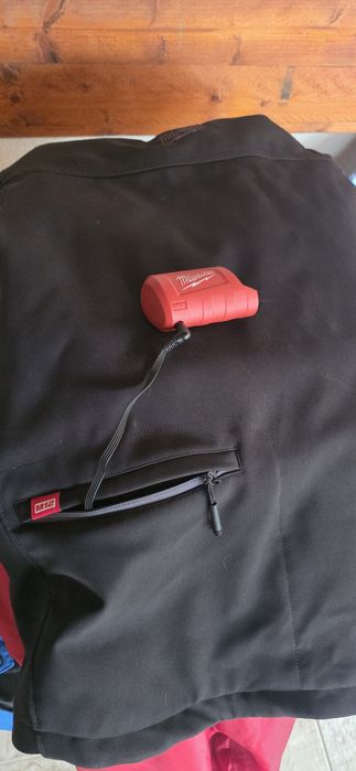 Geaca incalzita milwaukee