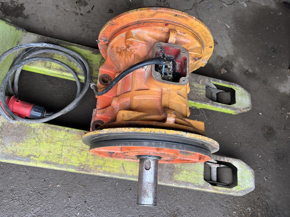 Motor electric trifazat cu ax-arbore dublu  Gr-210 kg