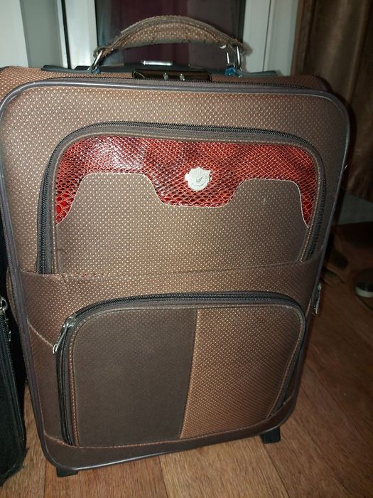 Чемоданы дорожные