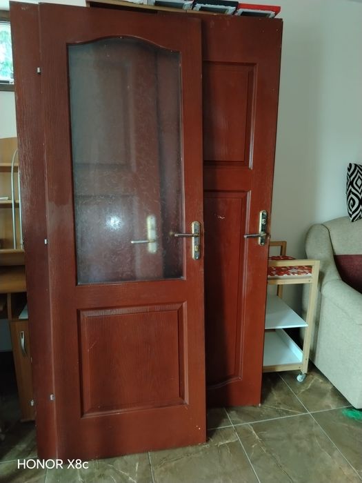 Uși de lemn  în stare buna