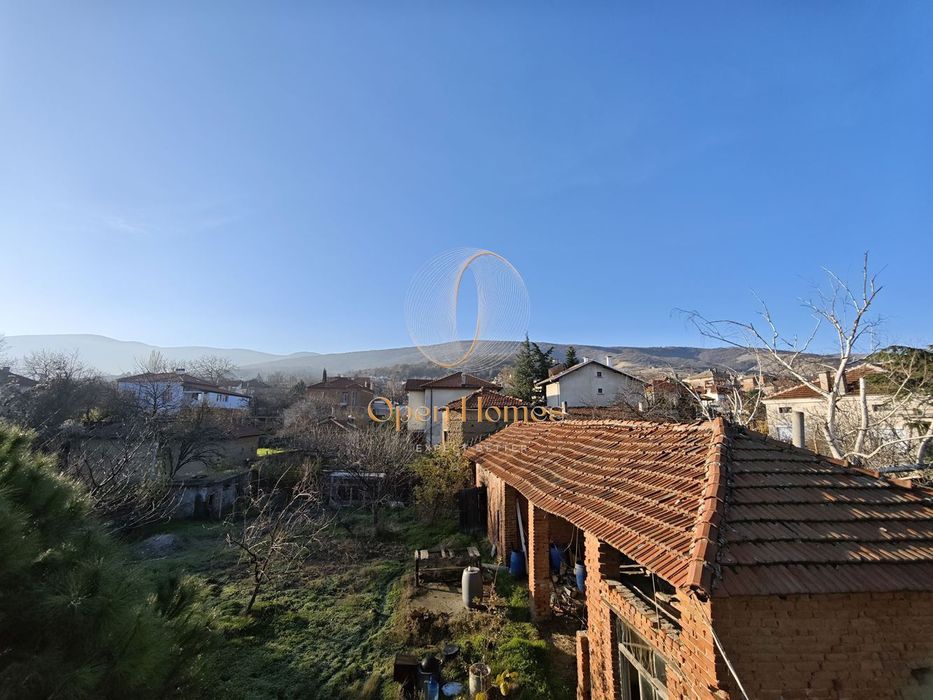 Къща в Пловдив, област-с.Брестник площ 156 цена 180000