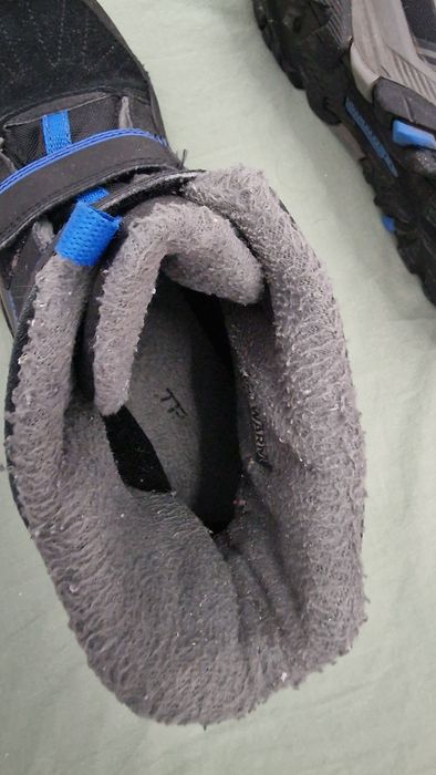 Спортивные весенние кроссовки