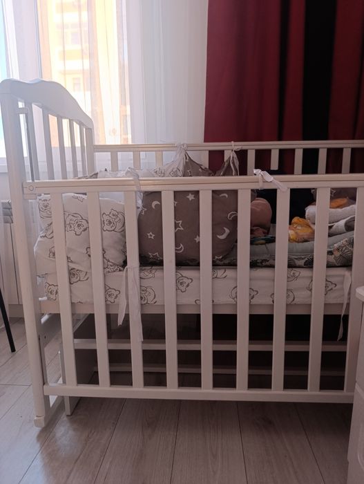 Белая детская кровать