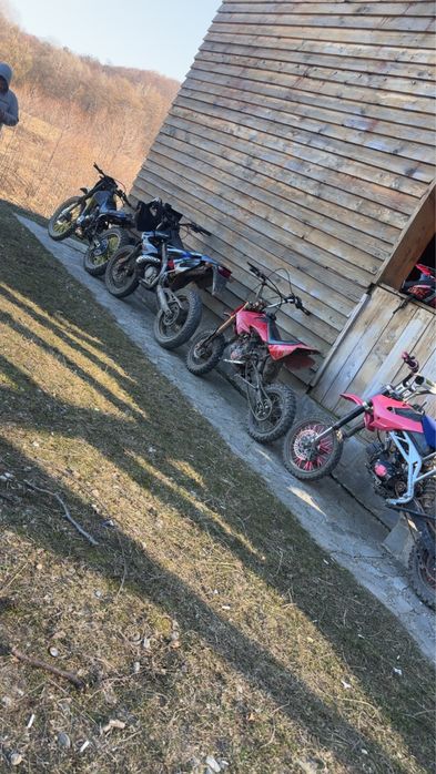 Vând sau schimb motocicletă Cross 125, cadru mediu