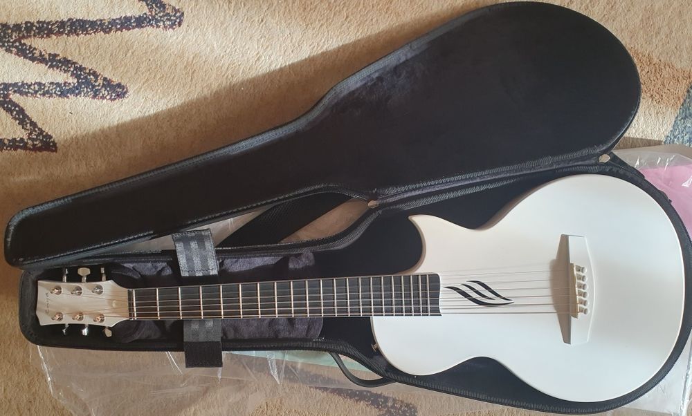 Подарок на Праздник Отличная Гитара Enya