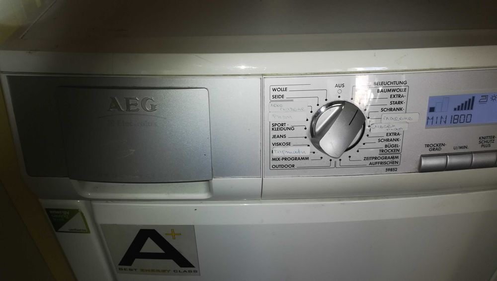 Сушилня AEG за части или ремонт.