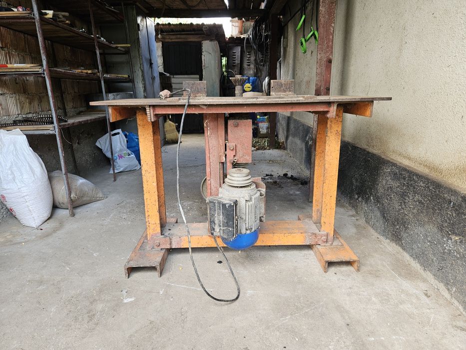 Vând  FREZA pentru lemn, model artizanal