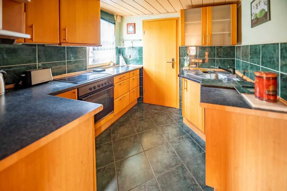 СПЕШНО ! Продава Къща с Двор Ниска цена, до Тервел