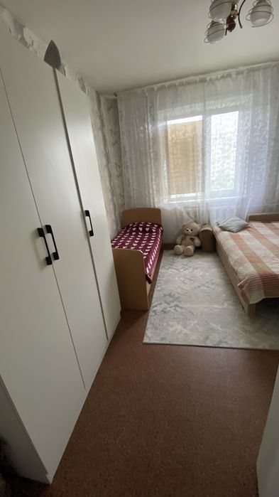 Девушку на подселение